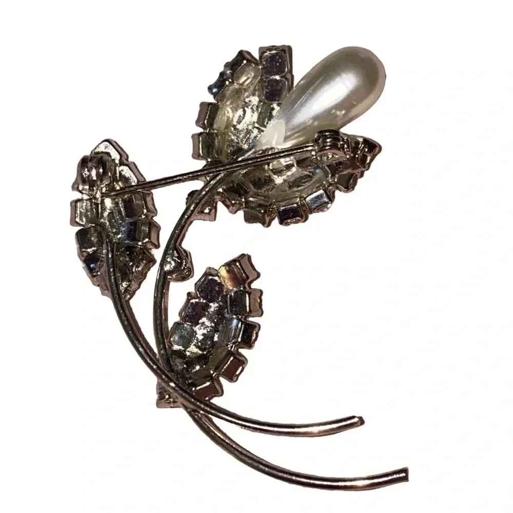 Vintage Rhinestone Flower Faux Pearl Silver Tone Brooch - Picture 2 of 2
